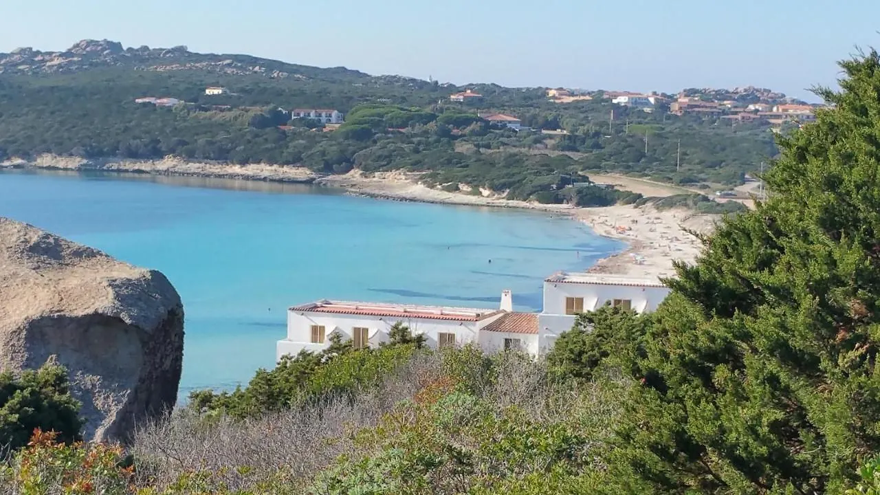 Bilocale con giardino privato, terrazza vista mare e incantevoli tramonti sul promontorio di Capo Testa - IUN Q2226 Santa Teresa di Gallura 0*,  Italia