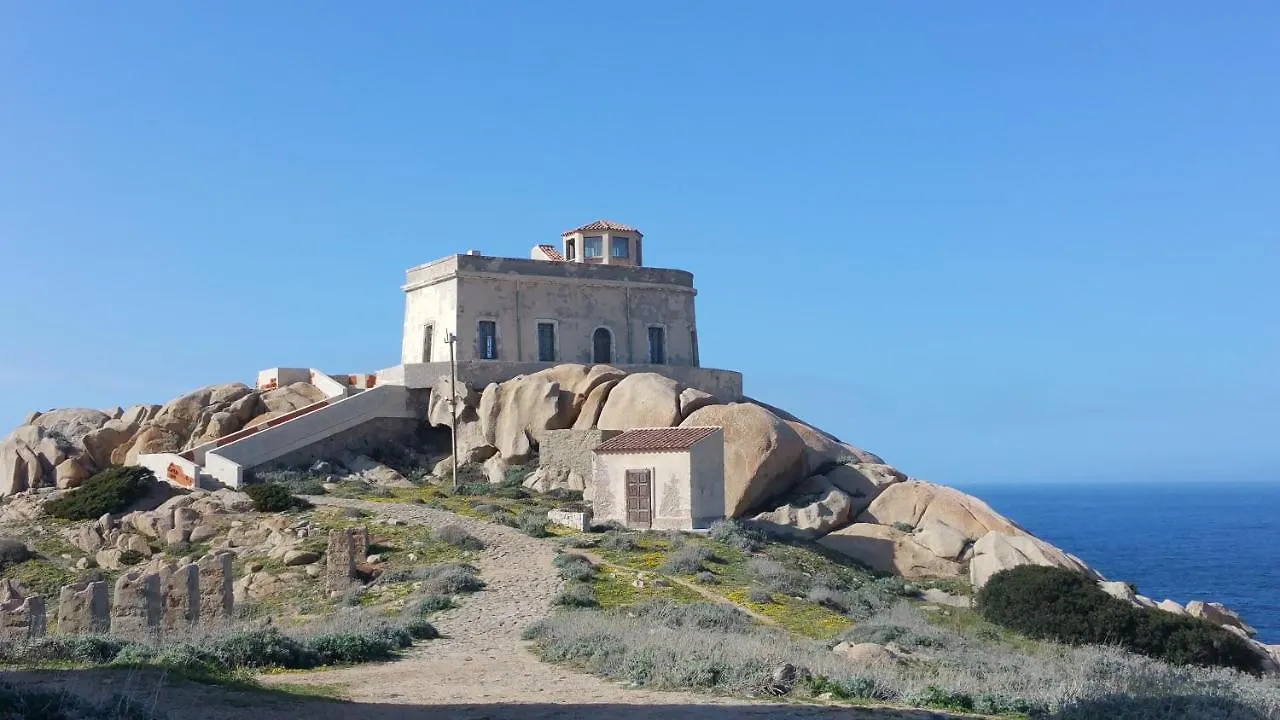 Bilocale con giardino privato, terrazza vista mare e incantevoli tramonti sul promontorio di Capo Testa - IUN Q2226 Santa Teresa di Gallura Appartamento