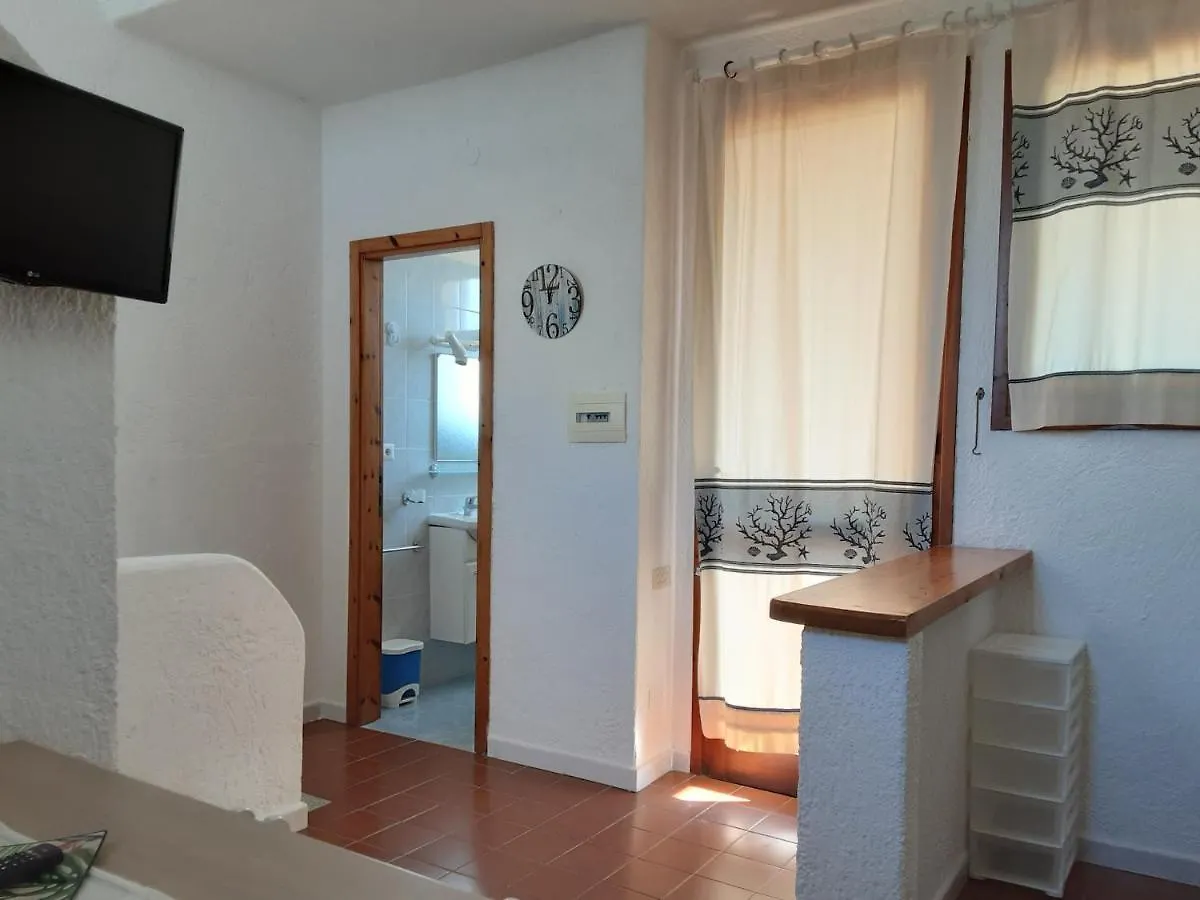 Bilocale con giardino privato, terrazza vista mare e incantevoli tramonti sul promontorio di Capo Testa - IUN Q2226 Santa Teresa di Gallura 0*,