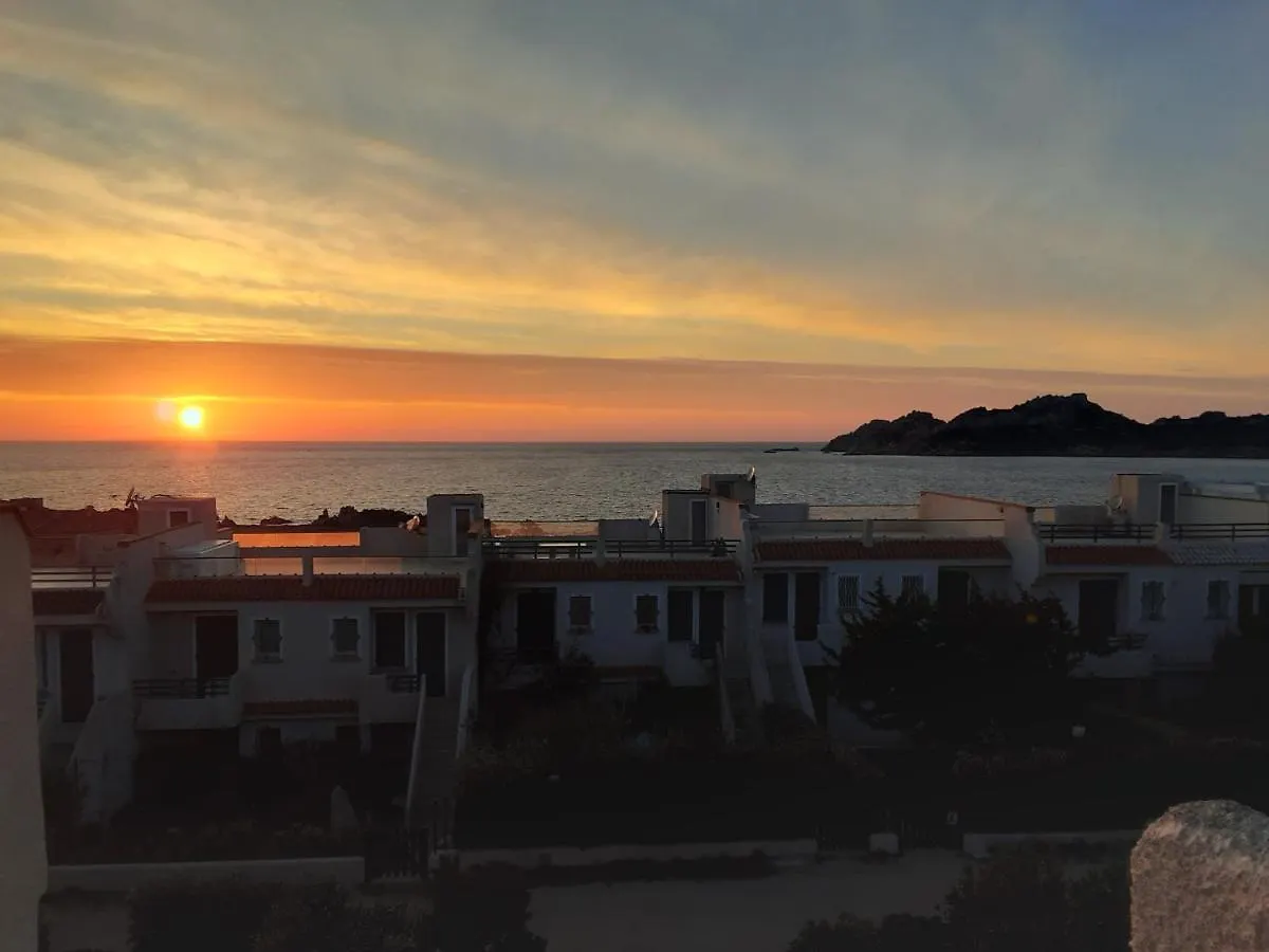 Bilocale con giardino privato, terrazza vista mare e incantevoli tramonti sul promontorio di Capo Testa - IUN Q2226 Santa Teresa di Gallura Appartamento